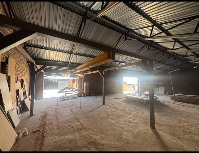 2,800M² WAREHOUSE TO LET IN KEW INDUSTRIAL